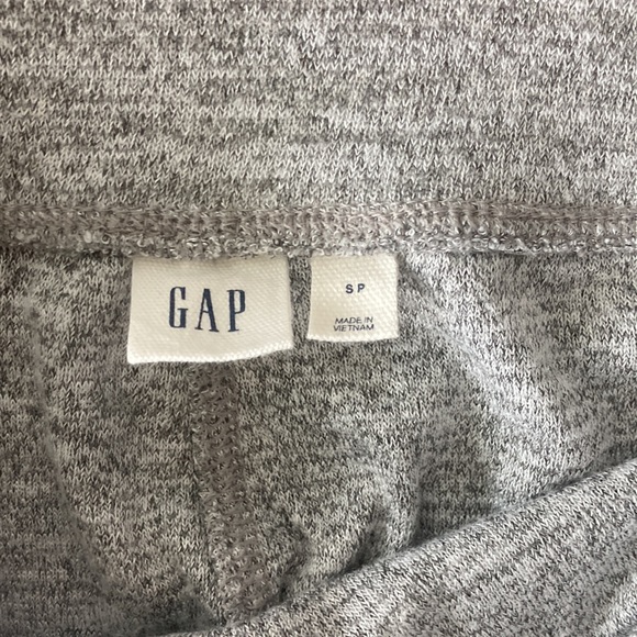 Light grey Gap jogger skirt fits medium - Picture 5 of 6